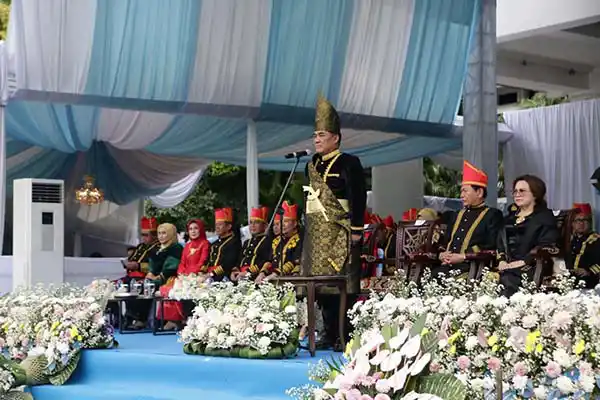 Gubernur Yulius Selvanus Saat Memimpin Upacara HUT ke-61 Provinsi Sulut