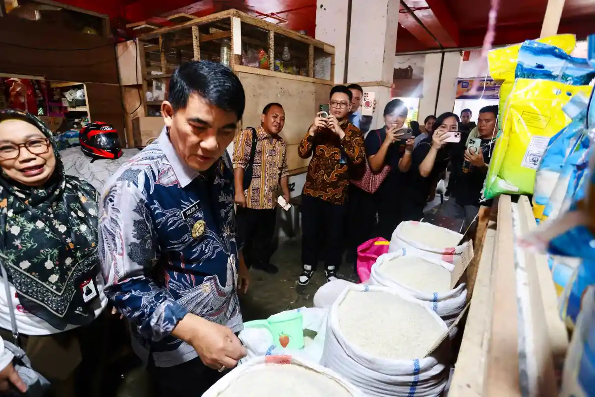 Gubernur Yulius Selvanus Lakukan Sidak di Pasar Bersehati Manado