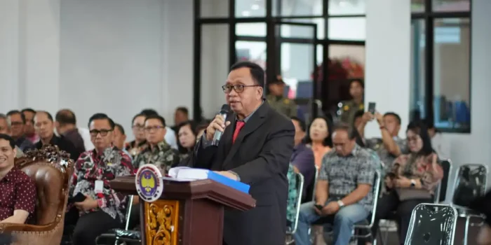 Robby Dondokambey Cum Laude