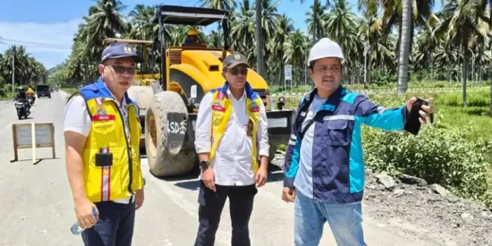 Kepala BPJN Sulut Handiyana dan Kasatker PJN II turun langsung ke lapangan cek Progres perbaikan jalan
