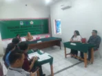 Suasana mediasi di ruang sidang mediasi kantor Disnaker Manado