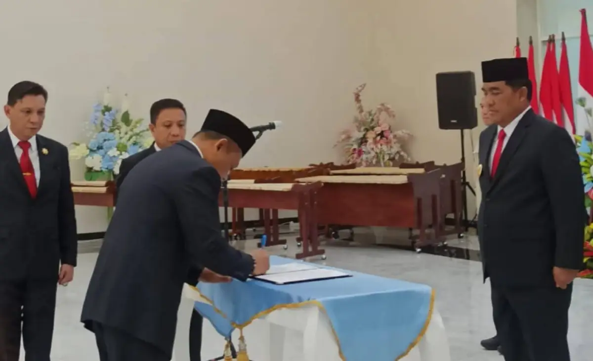 Gubernur Yulius melantik pejabat pemprov sulut