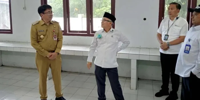 Wali Kota Andrei Angouw Dampingi Wamen kunjungi SMPN 14 Manado