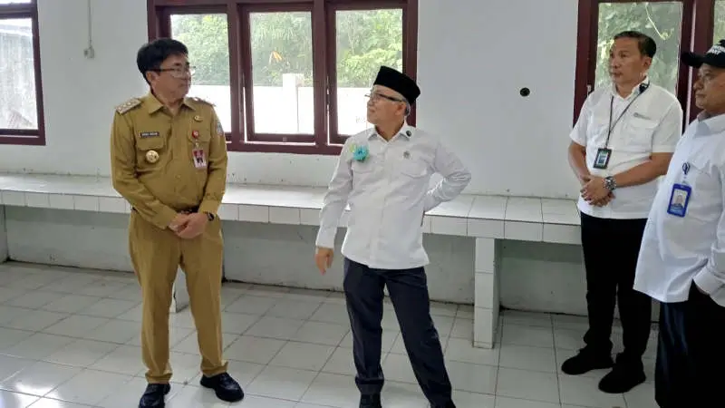 Wali Kota Andrei Angouw Dampingi Wamen kunjungi SMPN 14 Manado