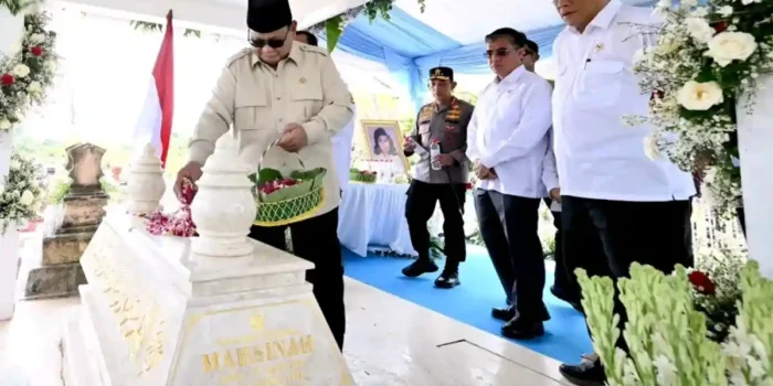 Ziarah ke Makam Marsinah