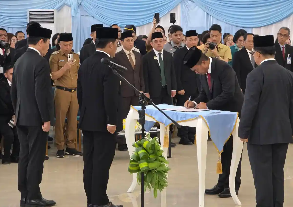 Gubernur Yulius Lantik Sekdaprov Sulut Definitif