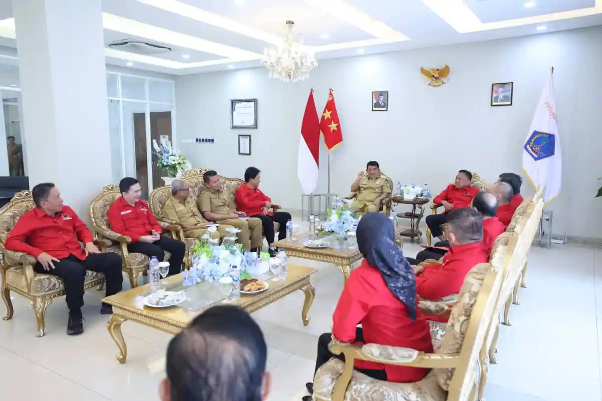 Pertemuan Yulius Selvanus dan Olly Dondokambey