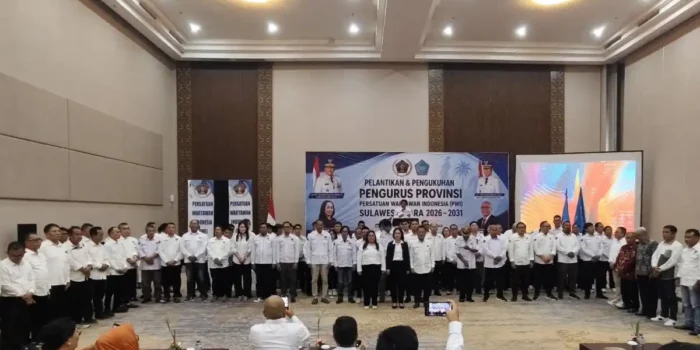 Gubernur Yulius Selvanus Hadiri Pelantikan PWI Sulut