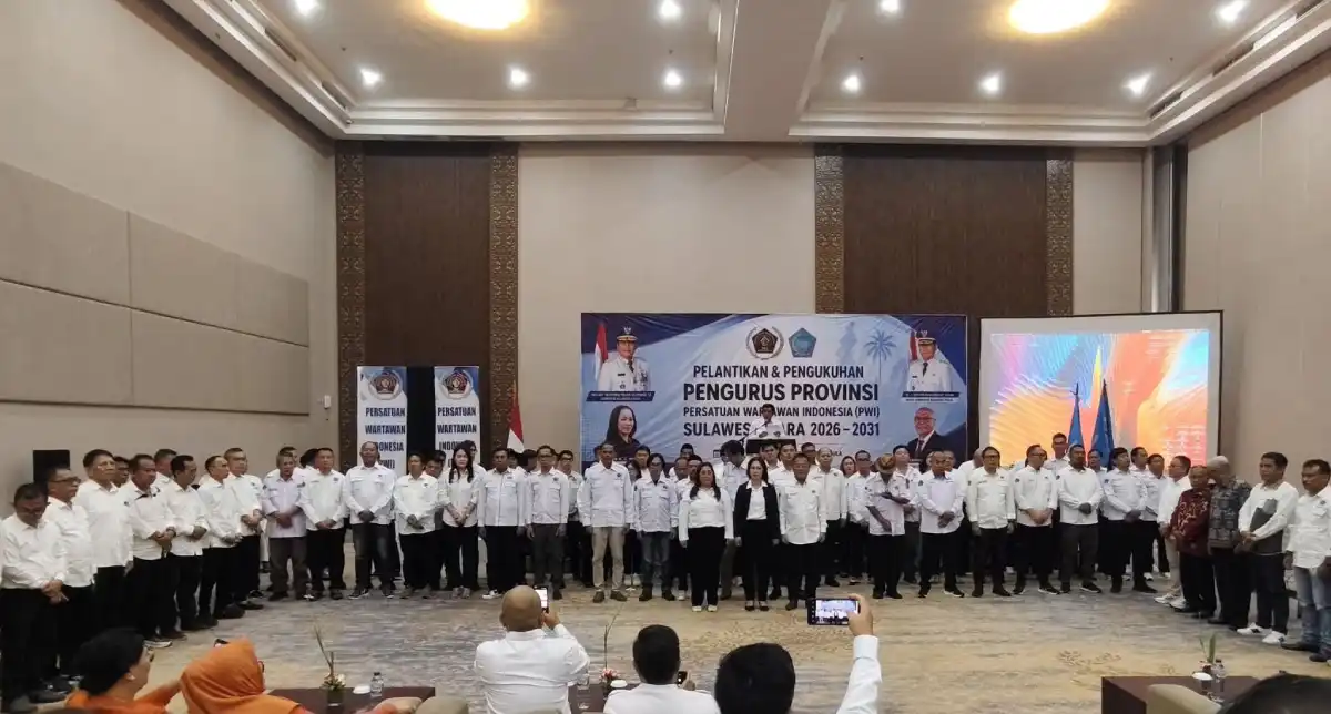 Gubernur Yulius Selvanus Hadiri Pelantikan PWI Sulut