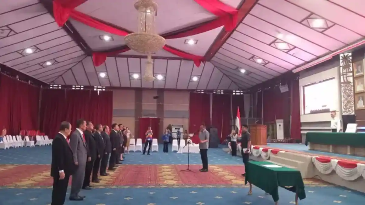 Wawali Richard Sualang Lantik Dewan Pendidikan Manado