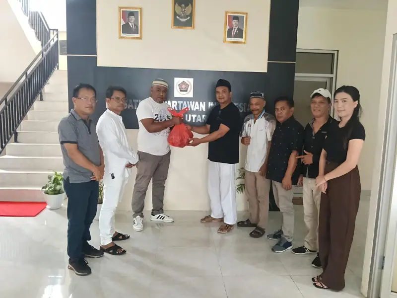 Penyaluran Hewan Kurban di Kantor PWI Sulut