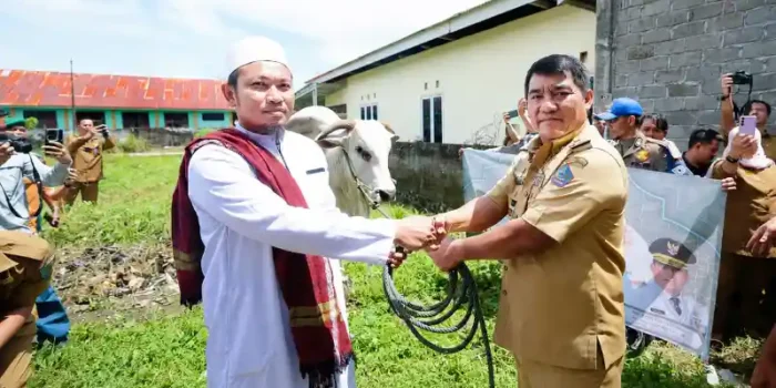 Penyerahan hewan kurban bantuan Presiden Prabowo