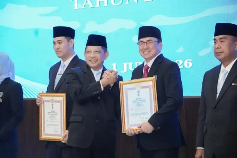 Wali kota Andrei Angouw terima penghargaan nasional