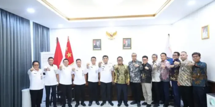 Pertemuan Gubernur Sulut dan PLN Program Listrik Desa