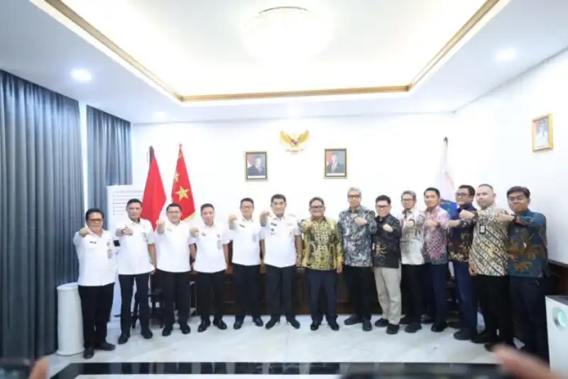 Pertemuan Gubernur Sulut dan PLN Program Listrik Desa