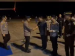 Foto: Kapolri Listyo Sigit saat tiba di Manado disambut Gubernur Yulius Selvanus dan Forkopimda beserta jajaran.