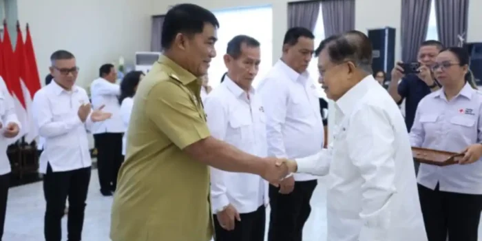 Yusuf Kalla Lantik Pengurus PMI Sulut