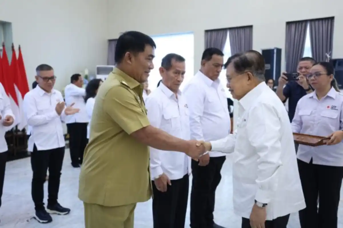 Yusuf Kalla Lantik Pengurus PMI Sulut