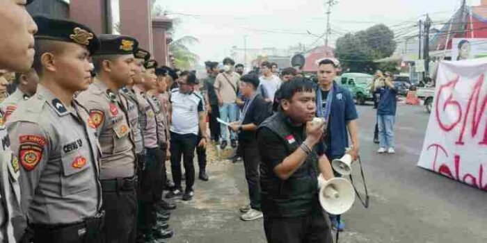 Demo GMKI Manado