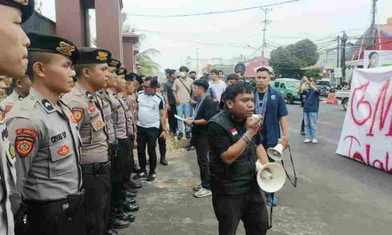 Demo GMKI Manado